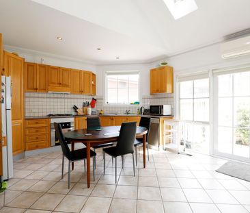 Great Location, Comfortable Home - Photo 4