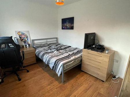 4 bedroom private hall to rent - Photo 4