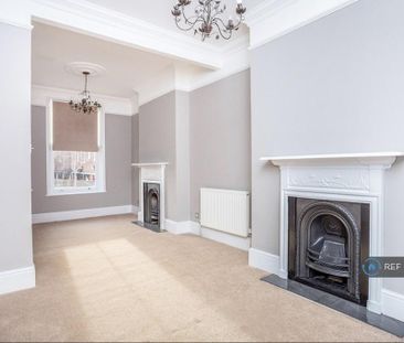 3 bedroom end of terrace house to rent - Photo 1