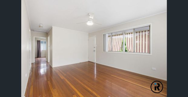 Neat Home in a Highly Convenient Indooroopilly Location 🏡 - Photo 1