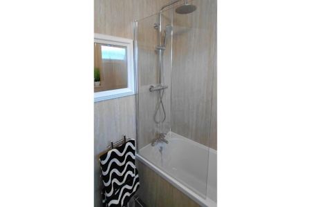 2 bed terraced house for rent in Livingston - Photo 5