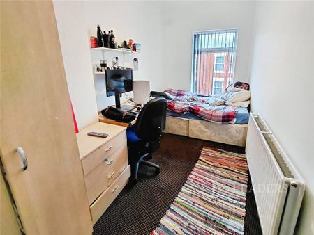6 bedroom terraced house to rent - Photo 2