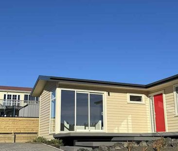 Sunny Brighton 3 Bedroom Home - Photo 5