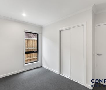 14 Maggie Crescent, Mambourin VIC 3024 - House For Rent | Domain - Photo 2