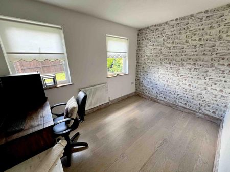 4 bedroom detached house to rent - Photo 3