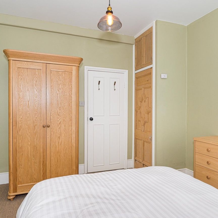 1 Bed Flat, Munster Road, SW6 - Photo 1