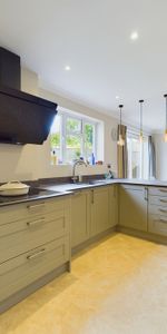 4 bed semi-detached house to rent in Ashley Drive, Penn, High Wycombe, HP10 8AX - Photo 3