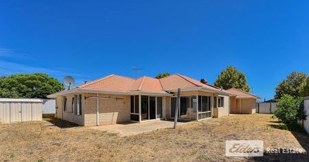 Large family home with so much room to move - Photo 3