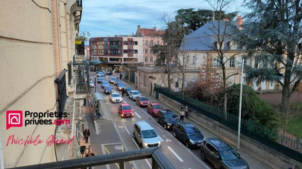 Location Appartement 4 pièces 84m² ROANNE 42300 - Photo 1