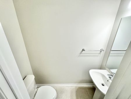 For Lease - 48 Gretzky Avenue, Barrie, Ontario - Photo 3