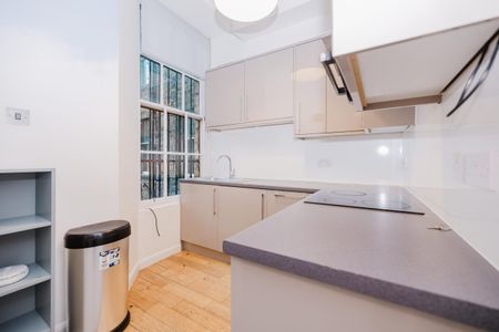 2732LT - Bank Street, Edinburgh, EH1 2LN - Photo 4