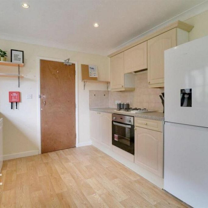 1 bedroom in a house share to rent - Photo 1