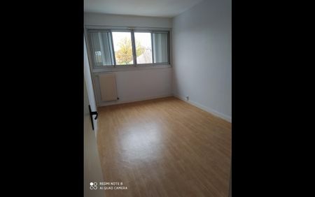 Location Appartement 4 pièces 73 m² Le Blanc - Photo 3