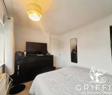 Chafford Way, Stifford Clays, Grays, RM16 - Photo 5