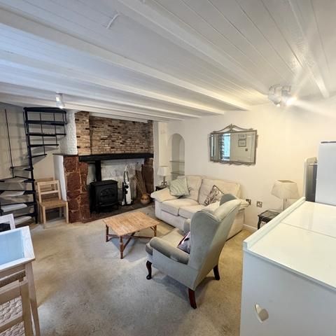 2 bedroom cottage to rent - Photo 1