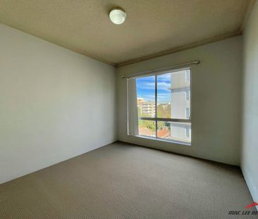 Light-filled apartment in the heart of Chatswood - Photo 3