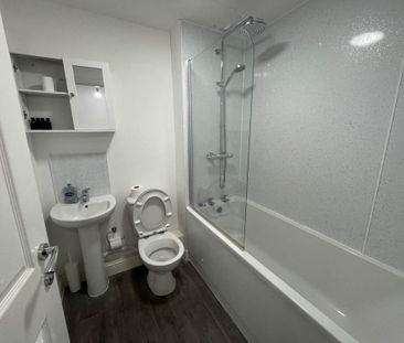 2 bedroom flat to rent - Photo 4