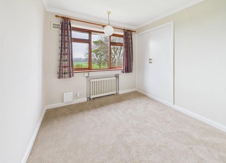 6 bedroom house - detached to rent - Photo 4