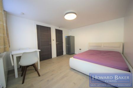 Maple Grove, Kingsbury, NW9 - Photo 3