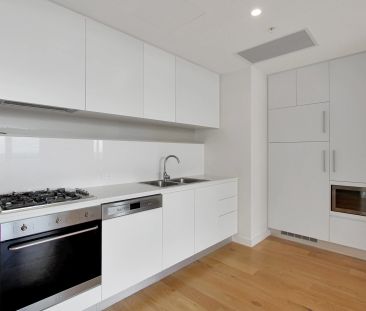 Well Maintained Sunny and Lovely 2 Bedder! - Photo 5