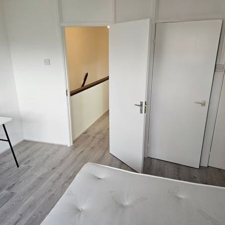 Room in a Shared Flat, Greyhound Road, W6 - Photo 3