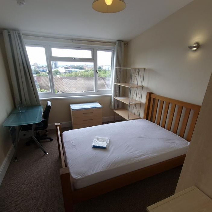 6 bedroom house to rent - Photo 1