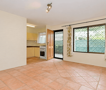 Live Close to Everything — Spacious 2-Bedroom Bayswater Gem - Photo 1