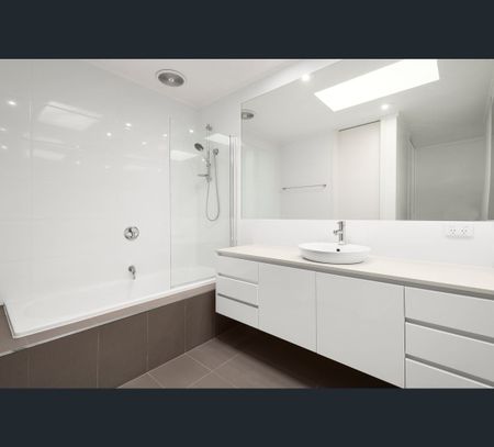 12/5 Northampton Place, South Yarra, Vic 3141 - Photo 3