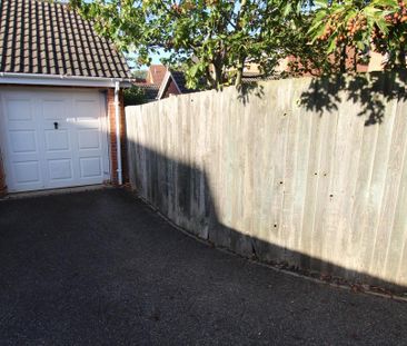 3 bedroom semi-detached house to rent - Photo 3