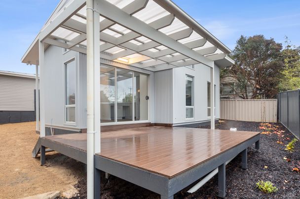 1A Anne Street, Queanbeyan NSW 2620 - Townhouse For Rent | Domain - Photo 1