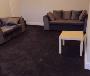 2 Bed Semi-Detached House, Conway View, LS8 - Photo 2