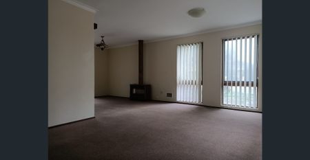 ROSSMOYNE HIGH SCHOOL ZONE! - Photo 2