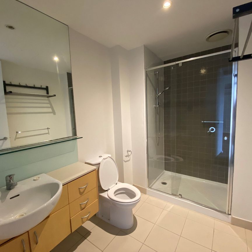 Sophisticated Apartment in a Prime Position - Photo 1