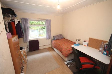 4 bedroom private hall to rent - Photo 3