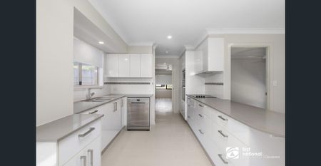 CHARMING FAMILY HOME CLOSE TO BAY IN THORNESIDE - Photo 3