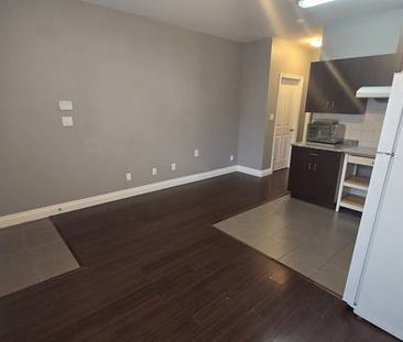 $1600 - ground level @ Brentwood/North Burnaby - Photo 2