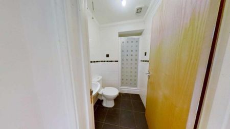 4 bedroom flat to rent - Photo 5