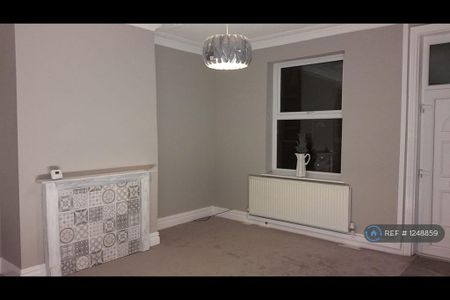 3 bedroom terraced house to rent - Photo 2