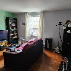 Queen st w Roncesvalles,3rd flr,FEB1,1br,den,Deck,$1775+utils - Photo 2