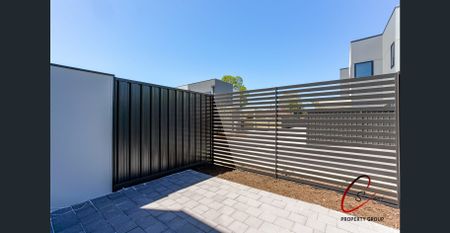 Double-Story Townhouse! - Photo 4