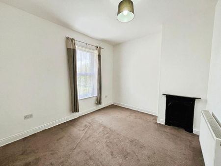 2 bedroom terraced house to rent - Photo 4