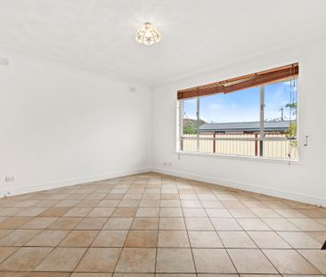 2/44 Ford Avenue, Sunshine North VIC 3020 - House For Rent | Domain - Photo 6