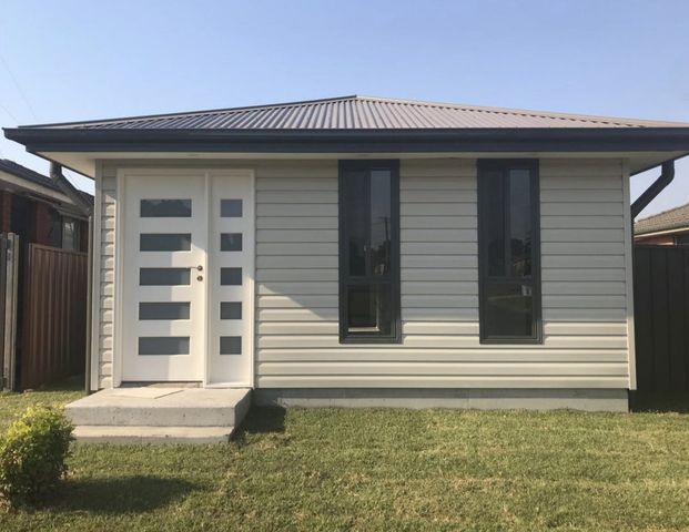 Stylish 2-Bedroom Granny Flat – Street Front Position - Photo 1