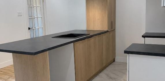 Lumineux 5 1/2 fraîchement rénové | rez-de-chaussée triplex | Charlesbourg - Photo 2