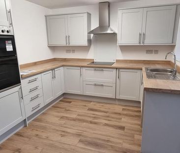 3 bedroom semi-detached house to rent - Photo 2