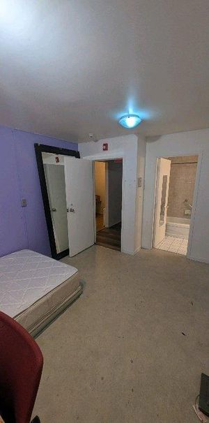 chambre avec salle de bain complète - Photo 1