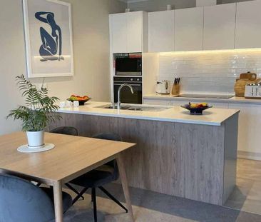 Stylish townhouse, stunning view and double garage - Photo 1