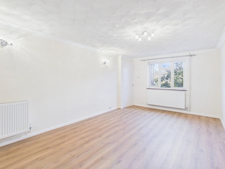 Kingsbury Drive, Old Windsor, Berkshire,SL4 - Photo 2