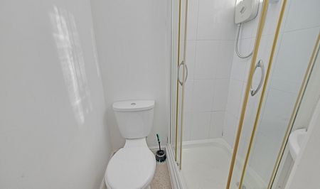 Spacious 5-Bed Student House - Photo 3