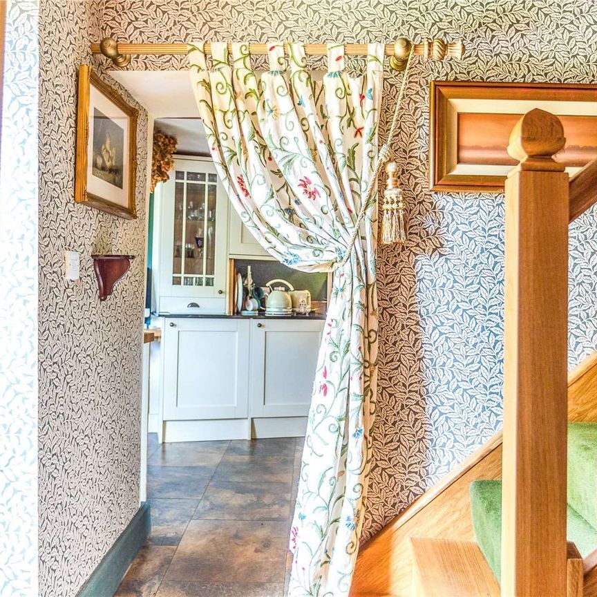 Wonderful Two Bedroom Cottage located in Stow-on-the-Wold. - Photo 1